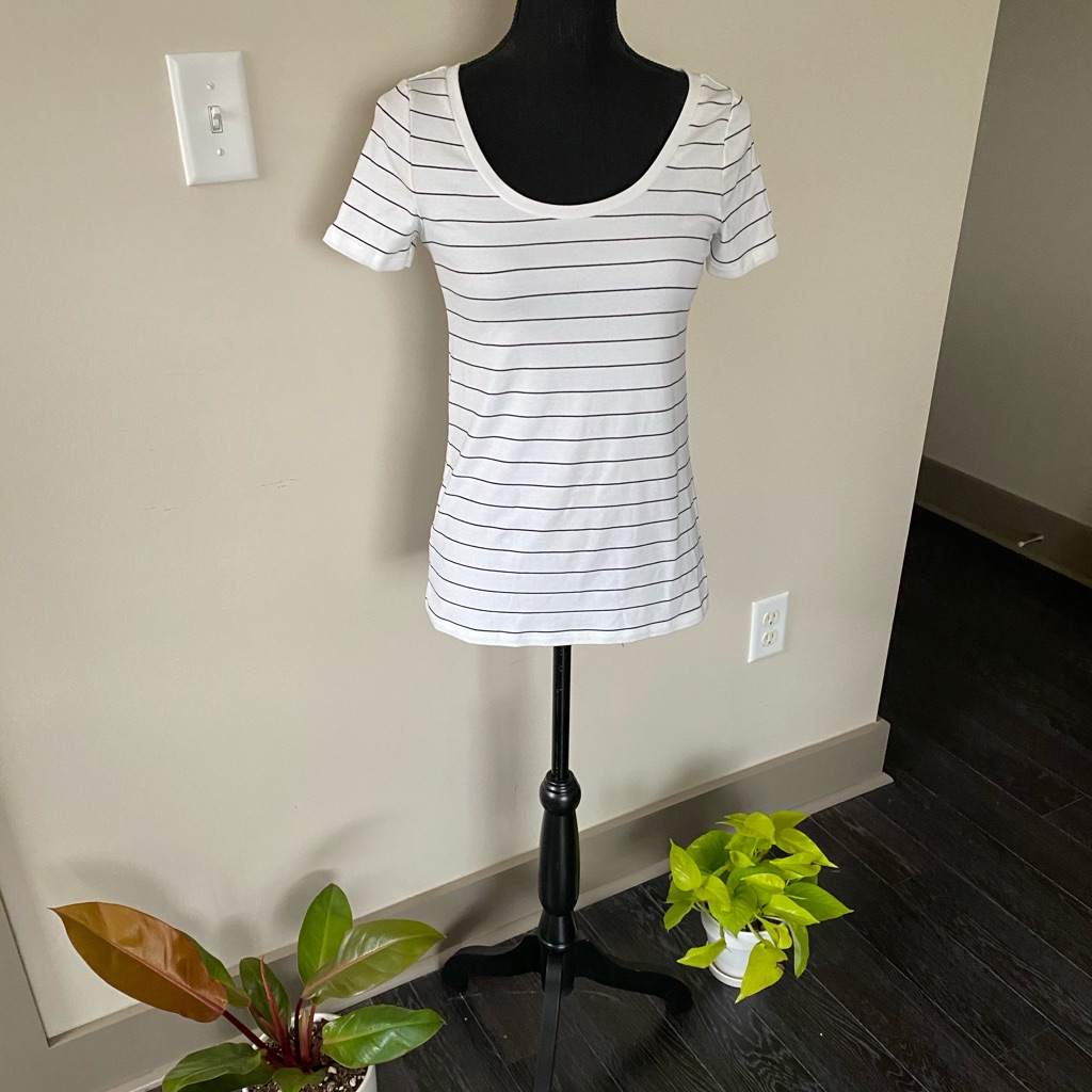 Old Navy Basic Tee Small